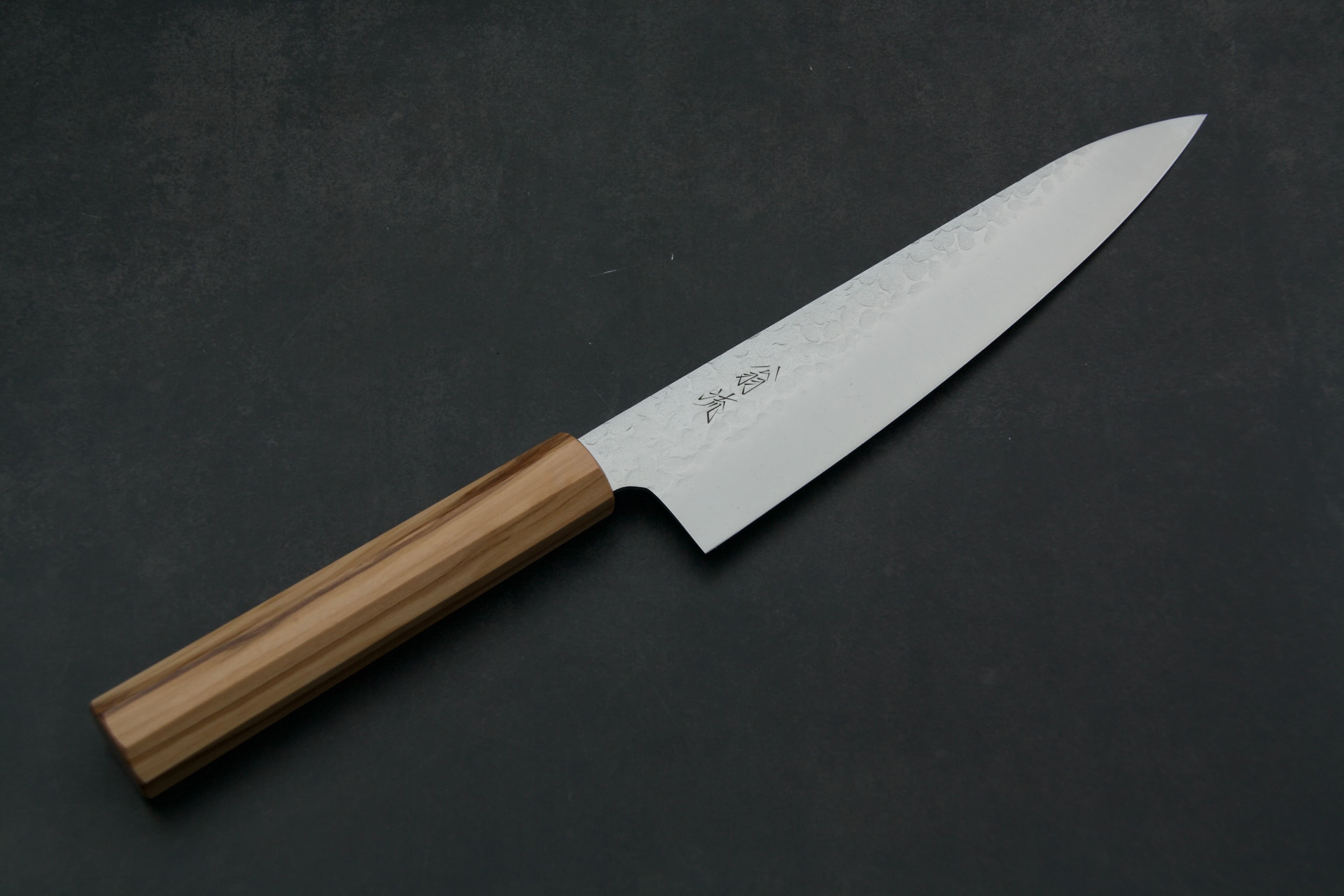 Hado B-grade Gyuto 200 mm — VG10 Tsuchime | Oliventre